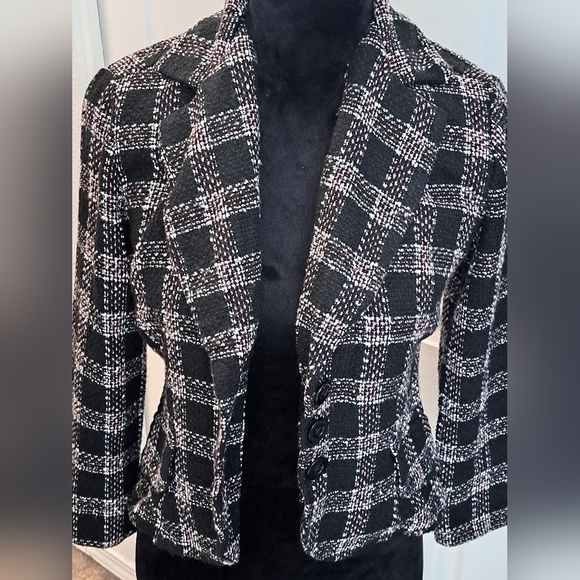 Vintage Plaid Blazer With A Notched Collar    Size Junior M(7/9) - Picture 2 of 9